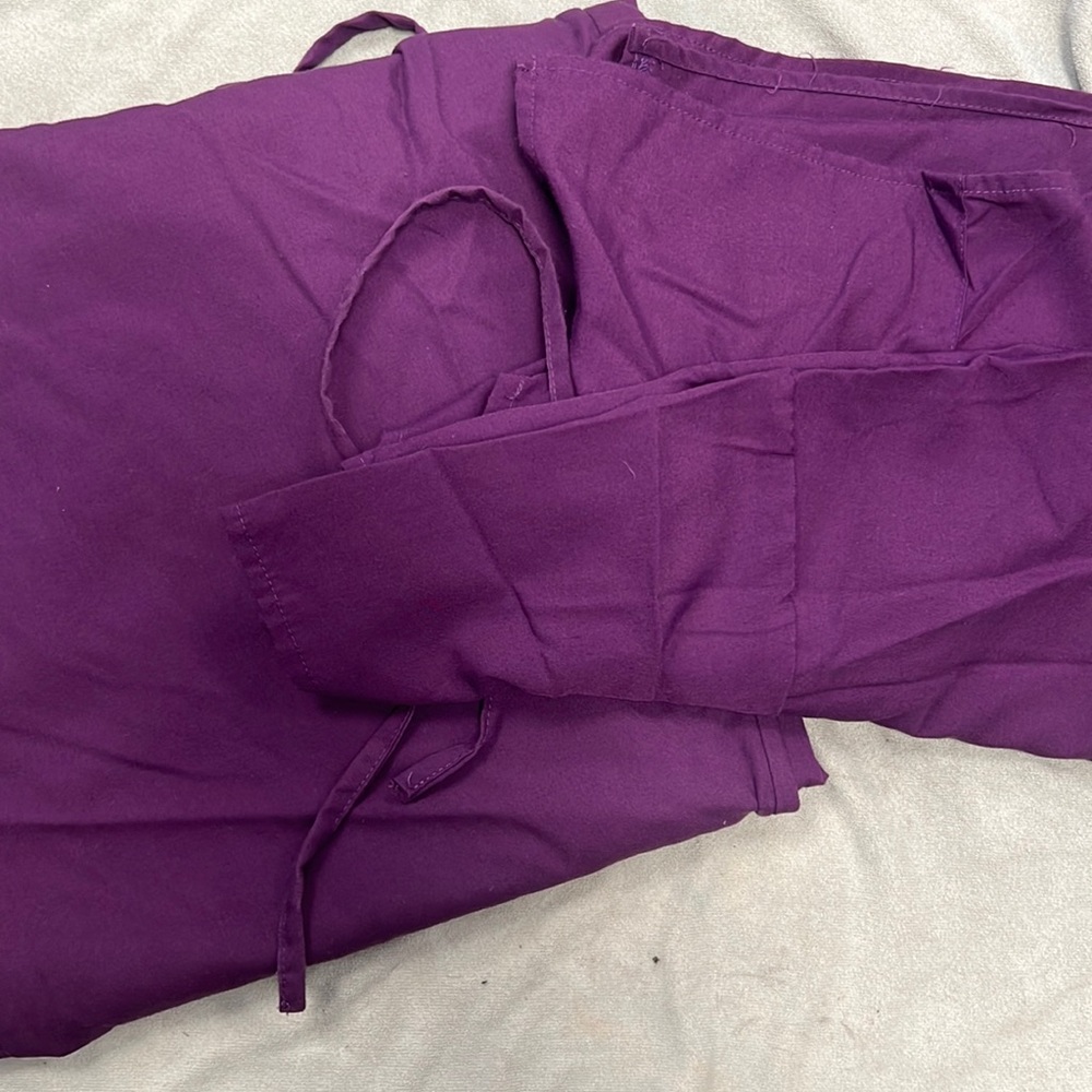 Scrub set